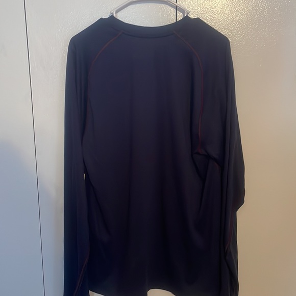 New England Patriots lightweight, long sleeve shirt. - Picture 4 of 5